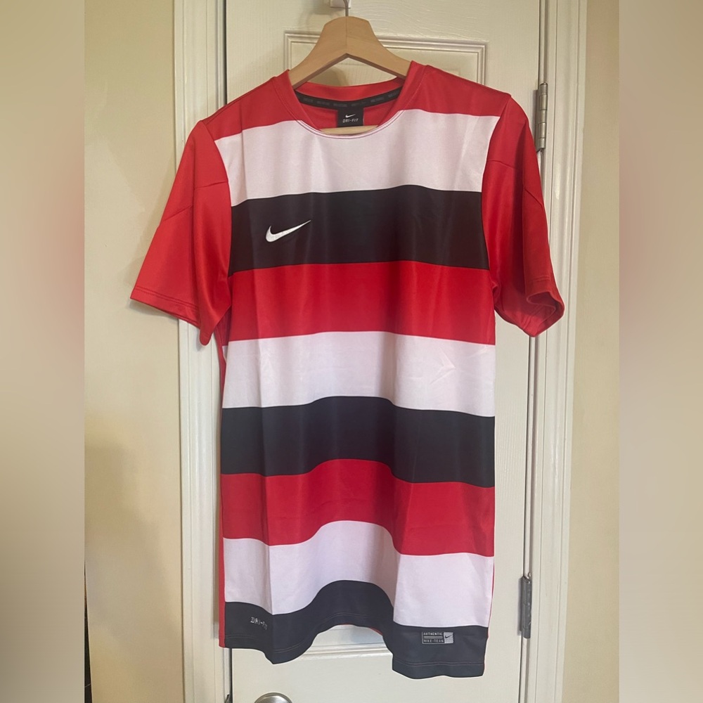 NWT - Nike Soccer Jersey Men's Medium Red Short Sleeve Shirt Team Striped
